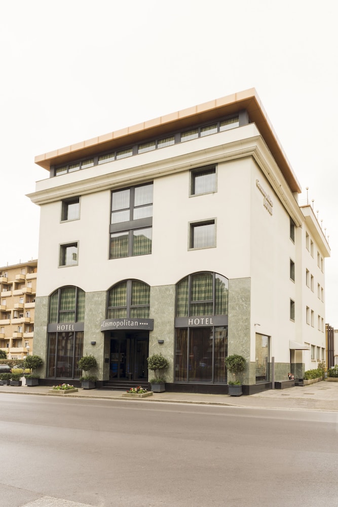 Hotel Cosmopolitan 3/42