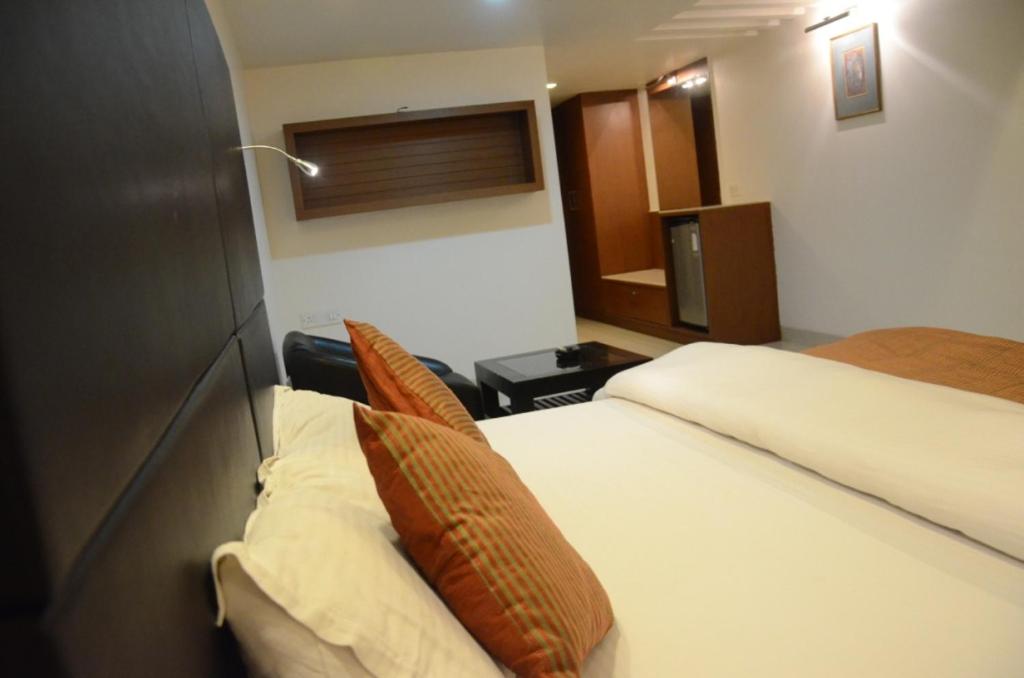 Hotel Yuvraj 14/35