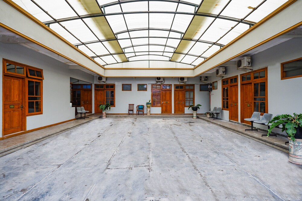 OYO 2737 D'Kost 3/37