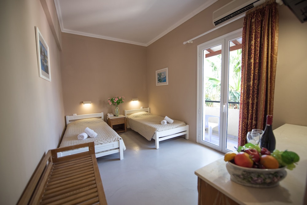 Ipsos Di Mare - Adults Only 18/41