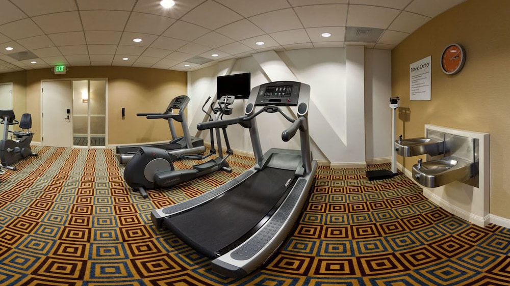 Holiday Inn Express Hotel Suites Santa Cruz 48/72