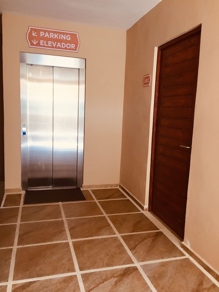 Casa Leo Condo 10/22