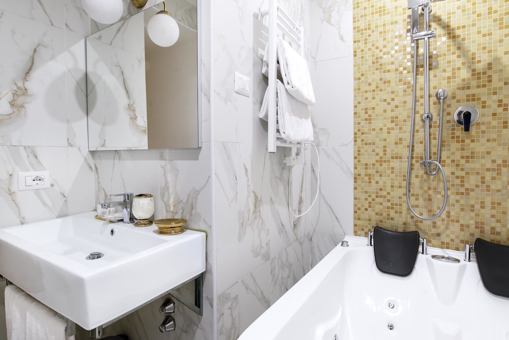 Ingrami Suites 69/72
