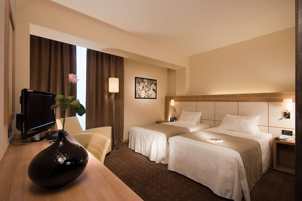 DOUBLETREE BY HILTON MILAN 13/83