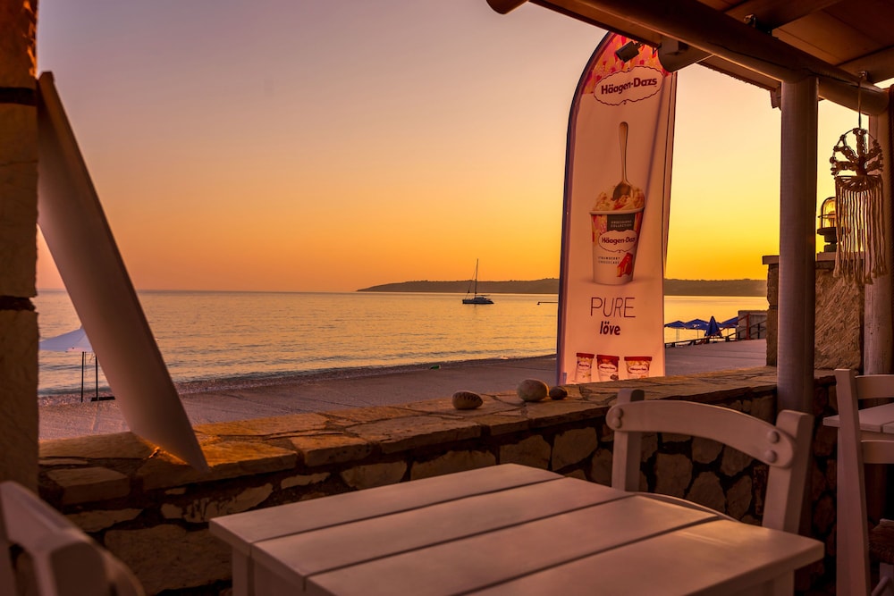 Thomatos Apartments Lourdas Beach 45/50
