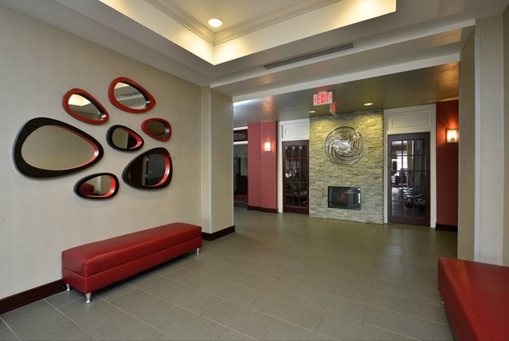 Holiday Inn Express Hotel Amp Suites Utica 33/58
