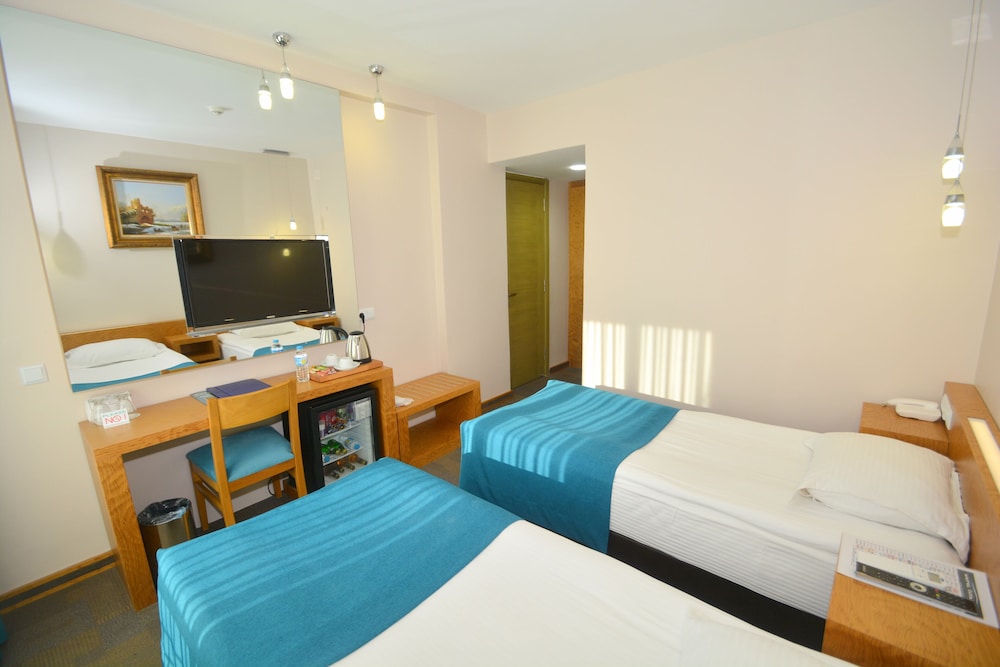 SUPERIOR, DOUBLE OR TWIN BED