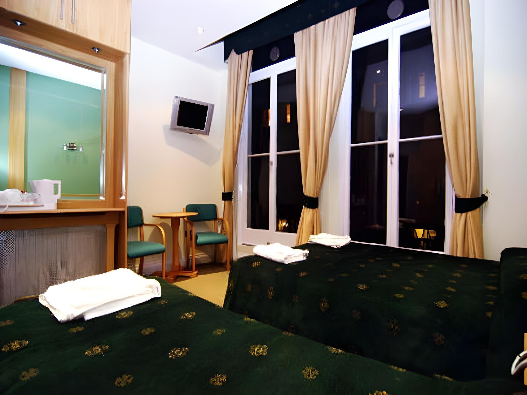 Westbury Hotel 26/57