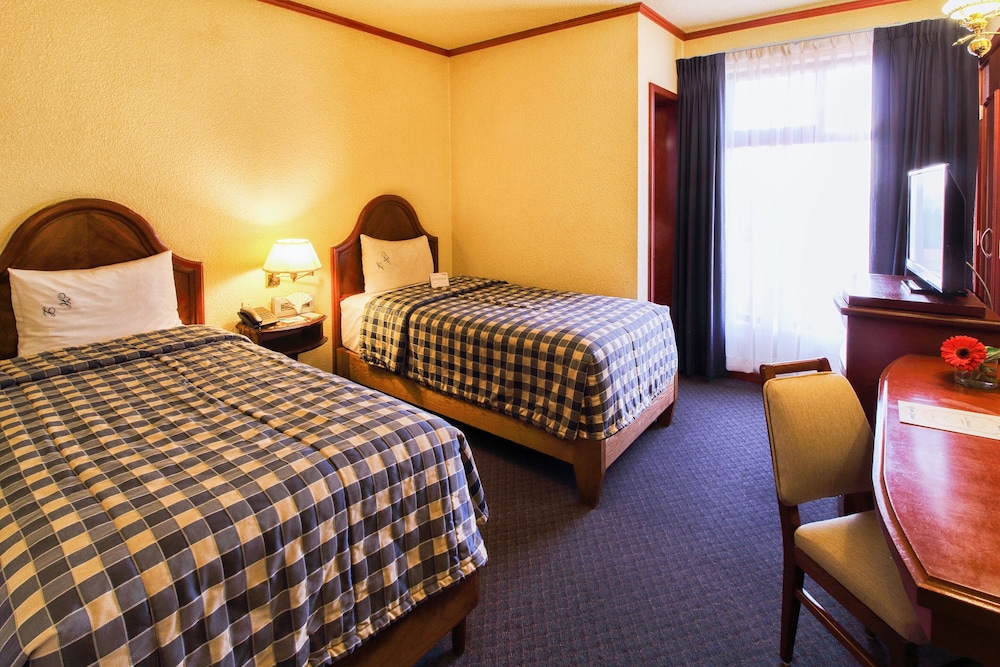 ROOM, TWIN BEDS