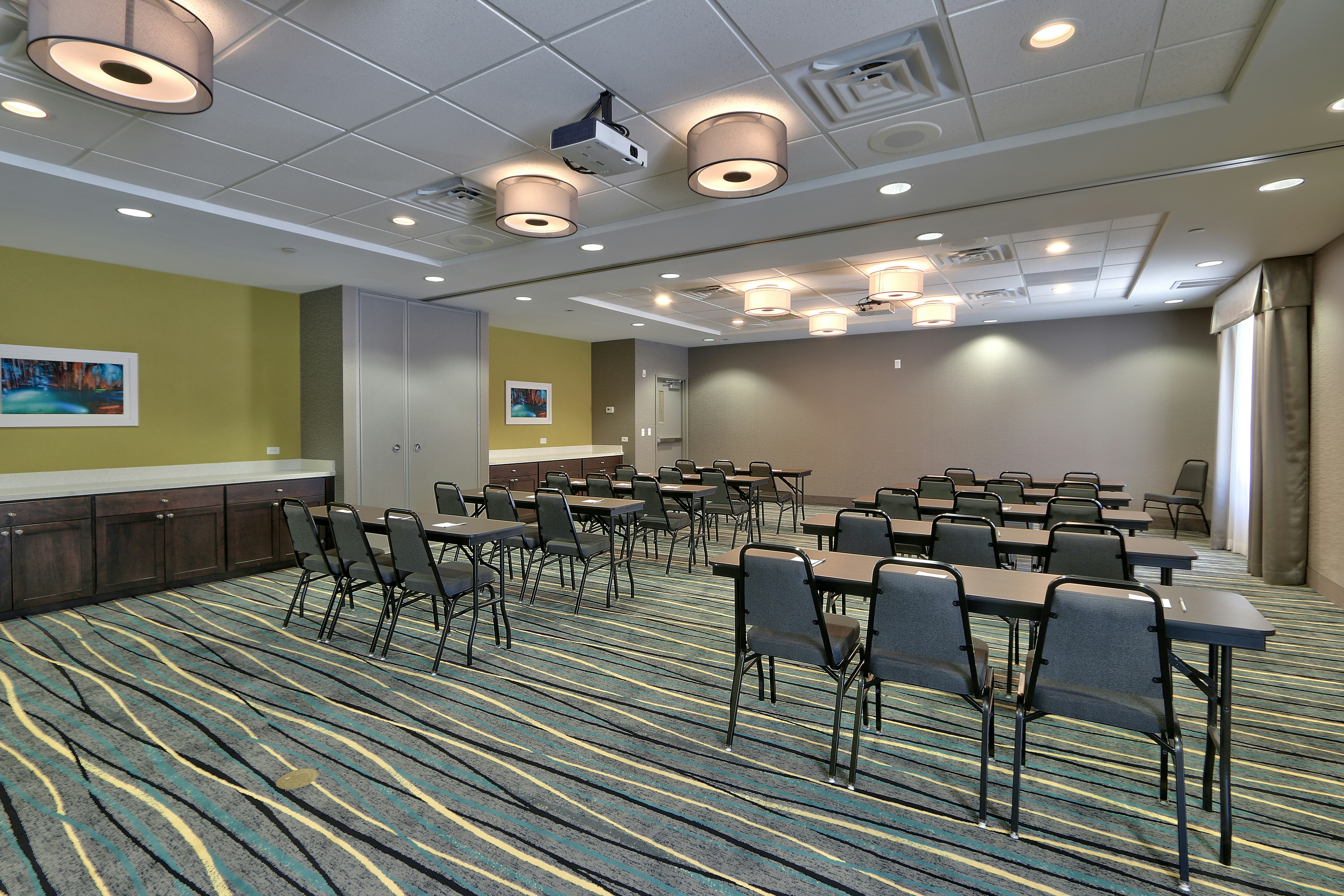 Hampton Inn Suites Albuquerque Airport 46/54