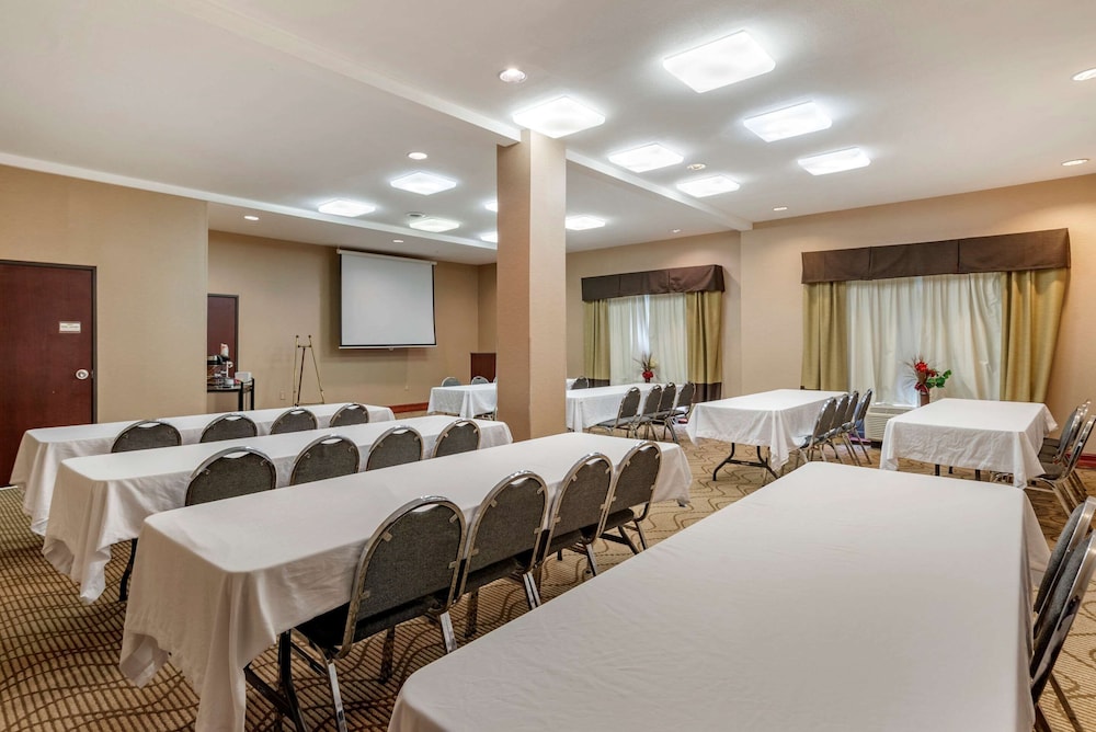 Comfort Suites Montgomery South 34/38