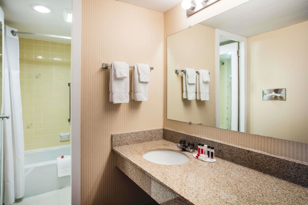 Ramada by Wyndham Ligonier 13/42