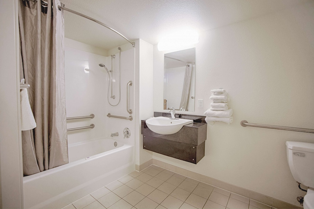 Motel6 East Syracuse, NY - Airport 45/59
