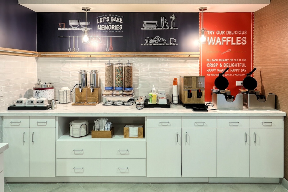 Hampton Inn & Suites Parsippany/North 46/55