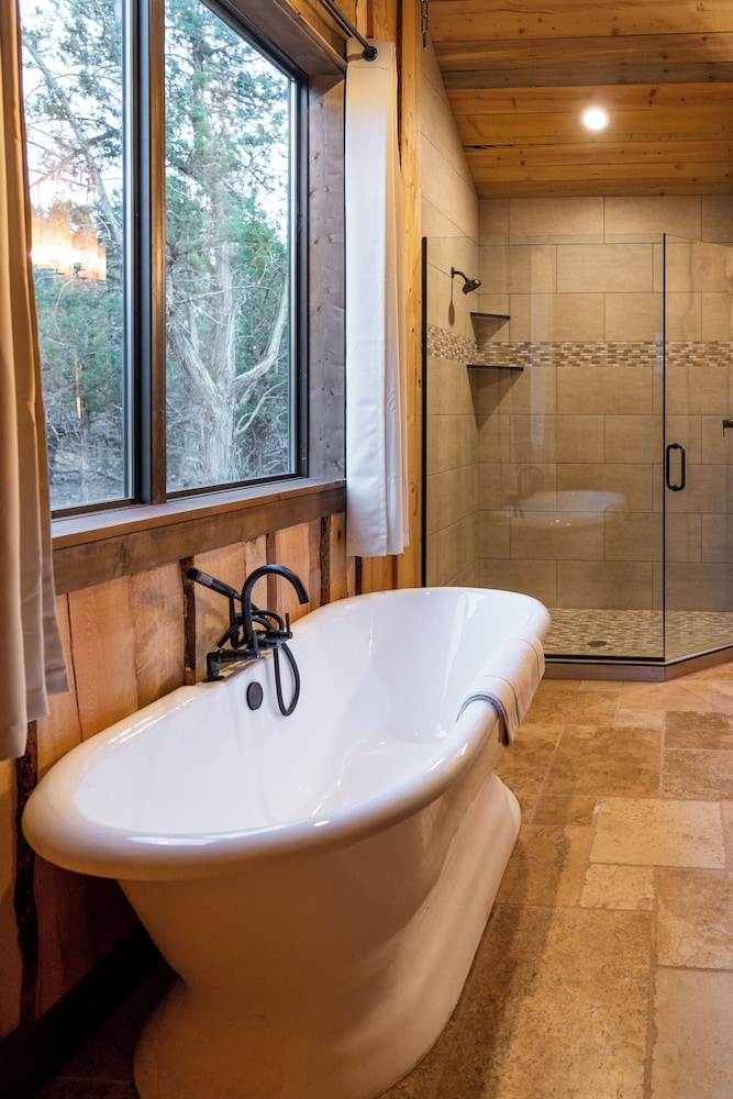 Lodge, 6 Beds, 3 King Beds، Zion Mountain Ranch 8/8