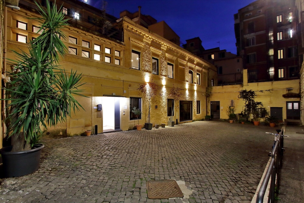 Urben Suites Apartments Design 2/42
