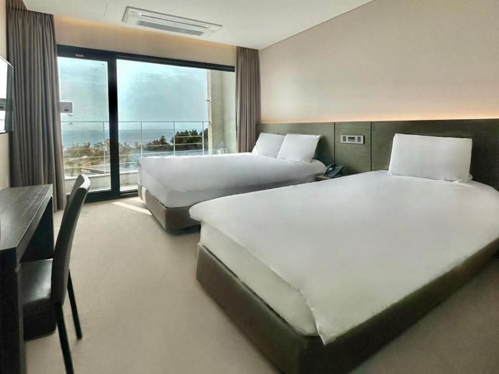 Ocean, Deluxe, Family, 1 Double and 1 Single Bed