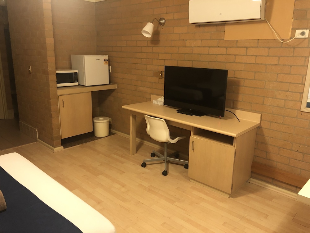 Country Comfort Cowra 36/44