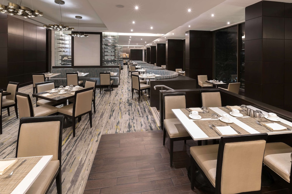 Crowne Plaza Toronto – North York 47/70
