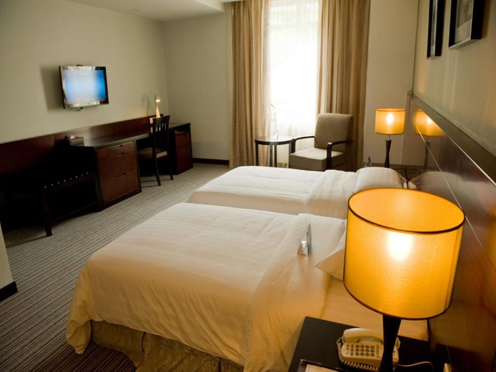 Hotel Sixty3 13/52