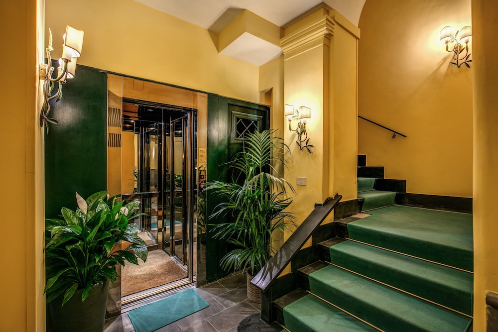 Tree Charme Parliament Boutique Hotel 41/73