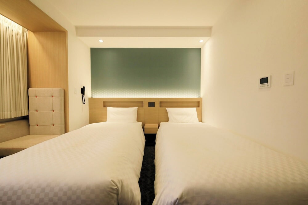 ROOM, TWIN BEDS