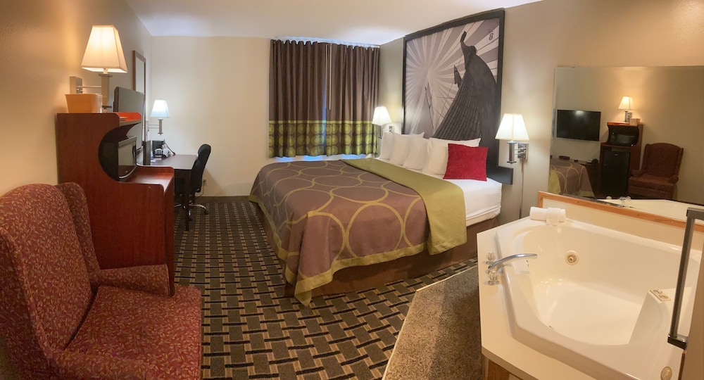 Super 8 by Wyndham Chisago City 14/20