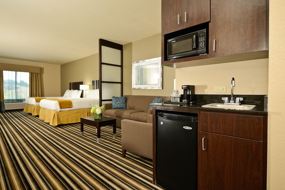 Holiday Inn Express Hotel Suites Forrest City 38/52