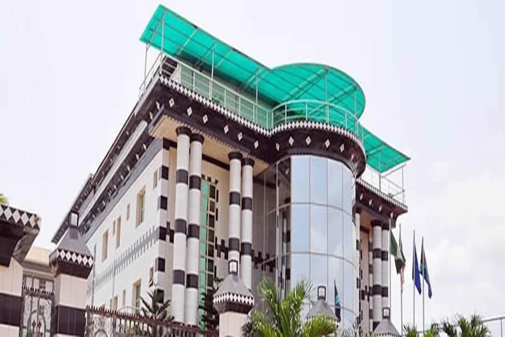 Royalview Hotel And Suites 4/62