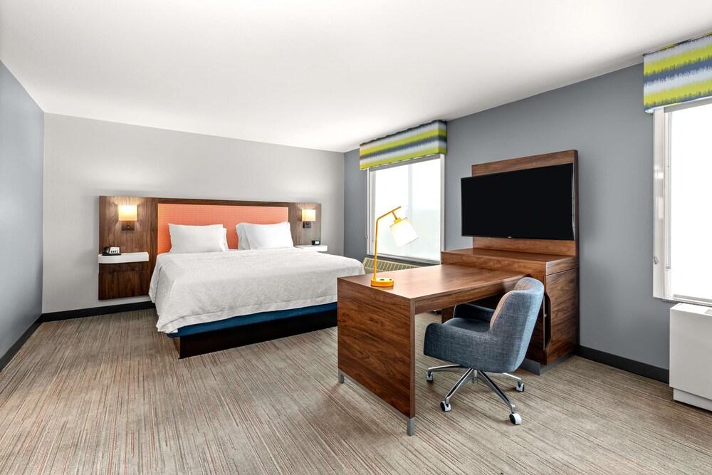Hampton Inn and Suites Fairbanks 17/43