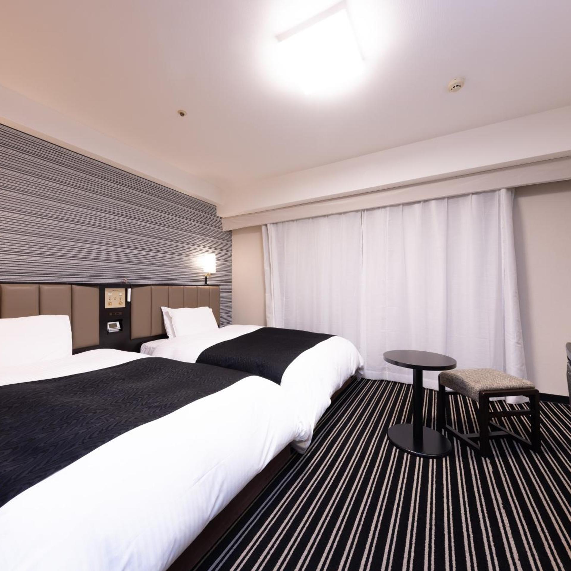 ROOM, TWIN BEDS, SMOKING