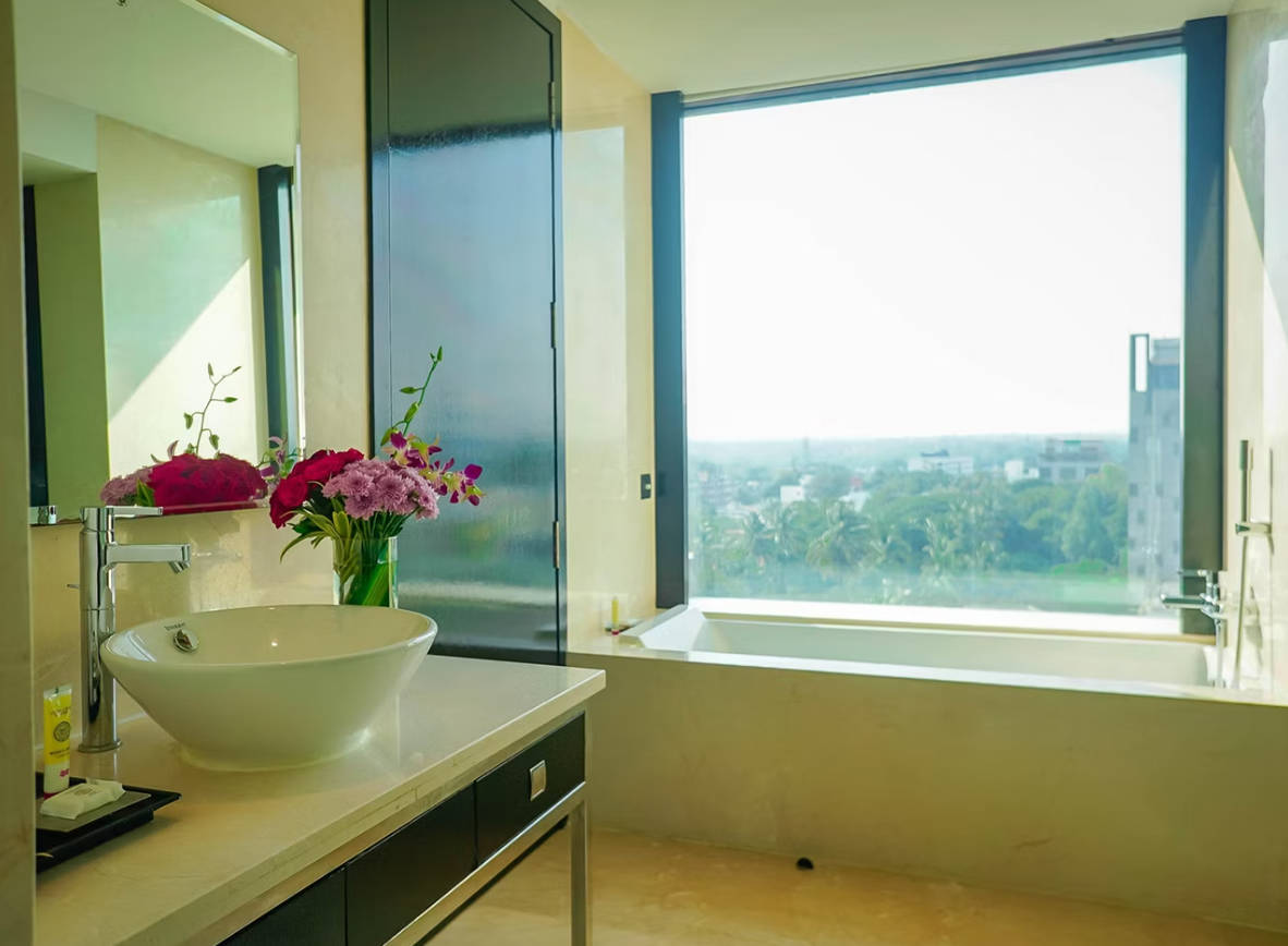 Suite, King Bed, Annex, Living Area, Smoking