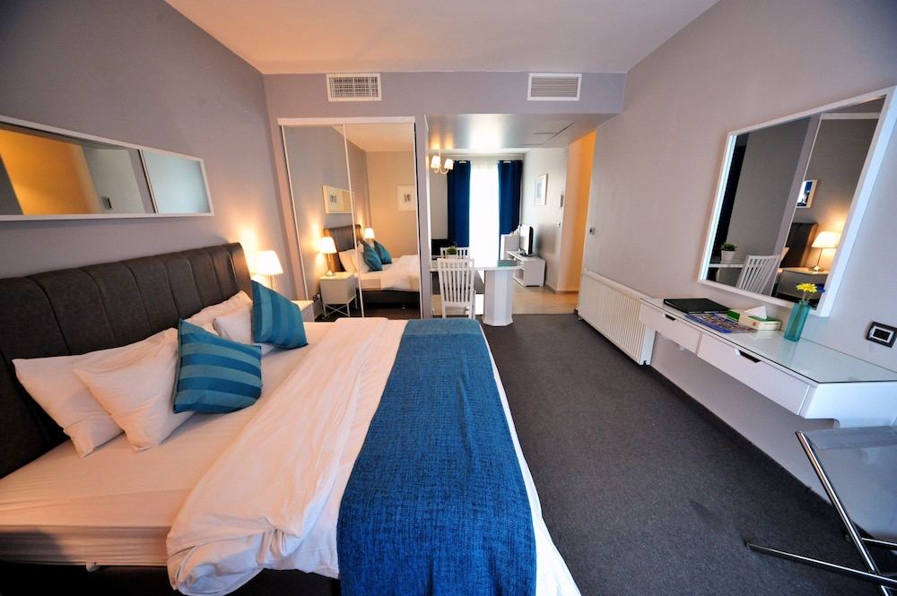 THE CONROY BOUTIQUE HOTEL 12/38