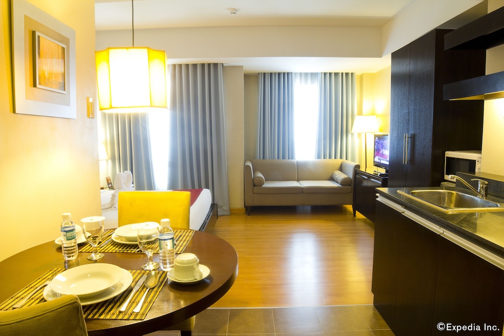 Lancaster Hotel Manila 44/45
