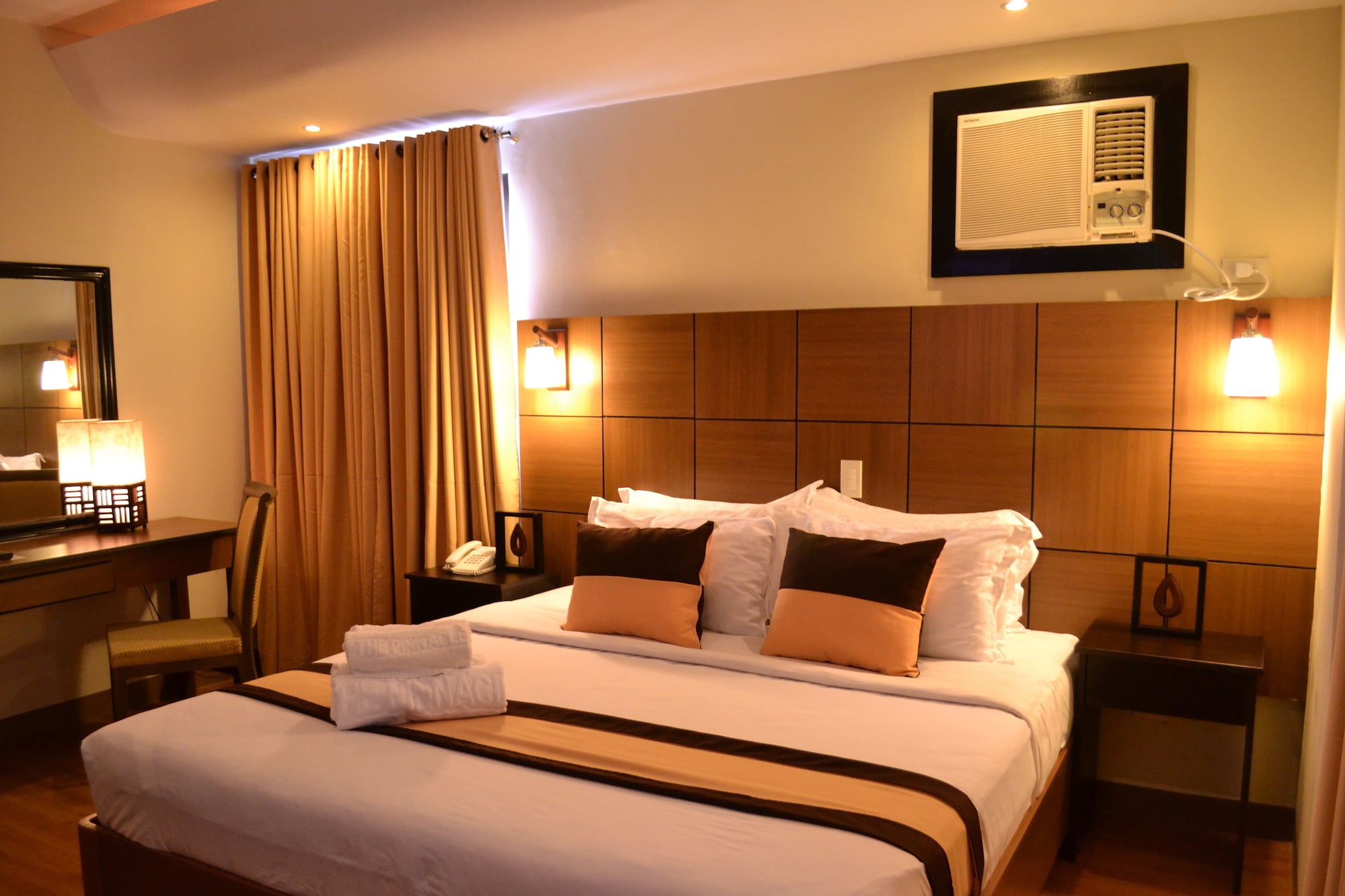 EXECUTIVE, SUITE