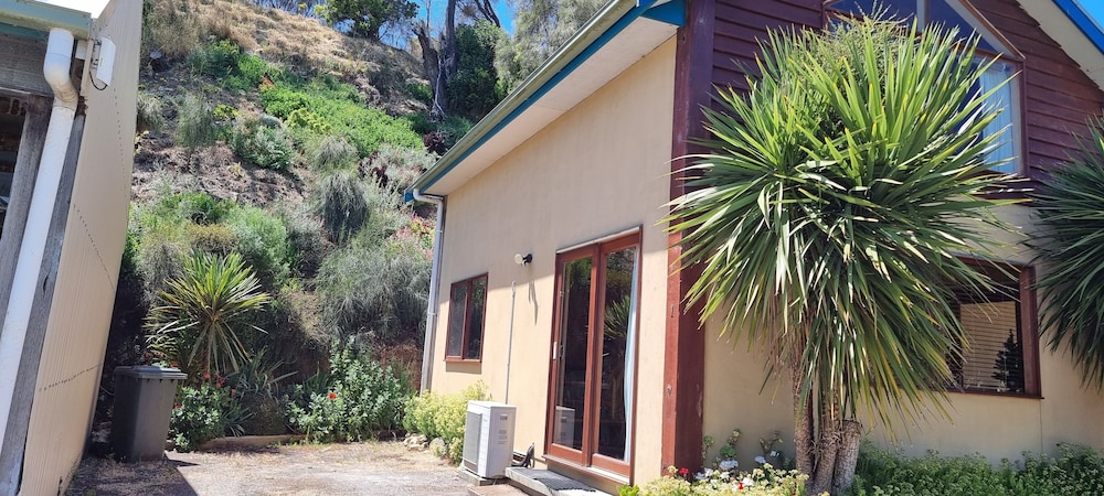 EASTERN REEF COTTAGES 7/56
