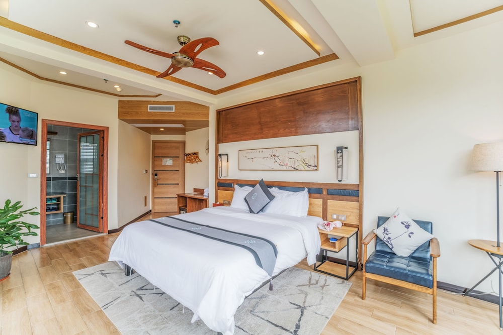 Renovated, Deluxe, King Bed, Corner