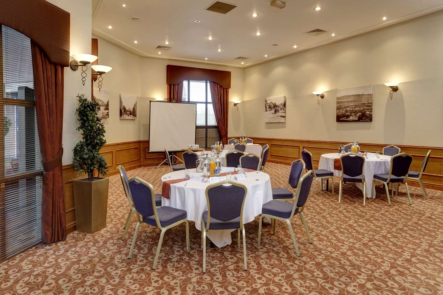 Frodsham Forest Hills Hotel 51/57