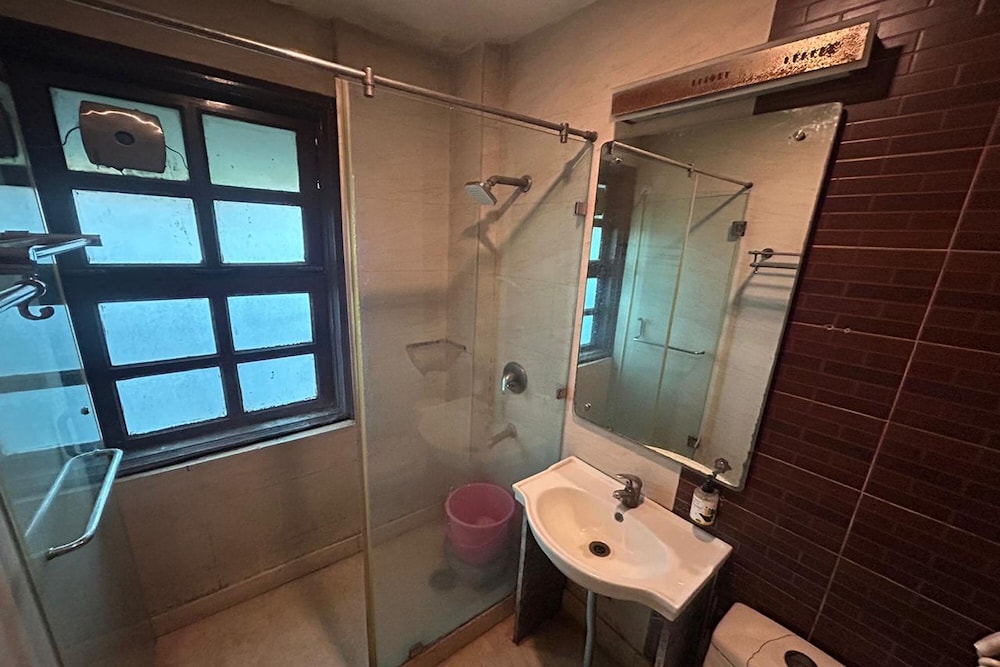 Metropolis Guest House 47/50