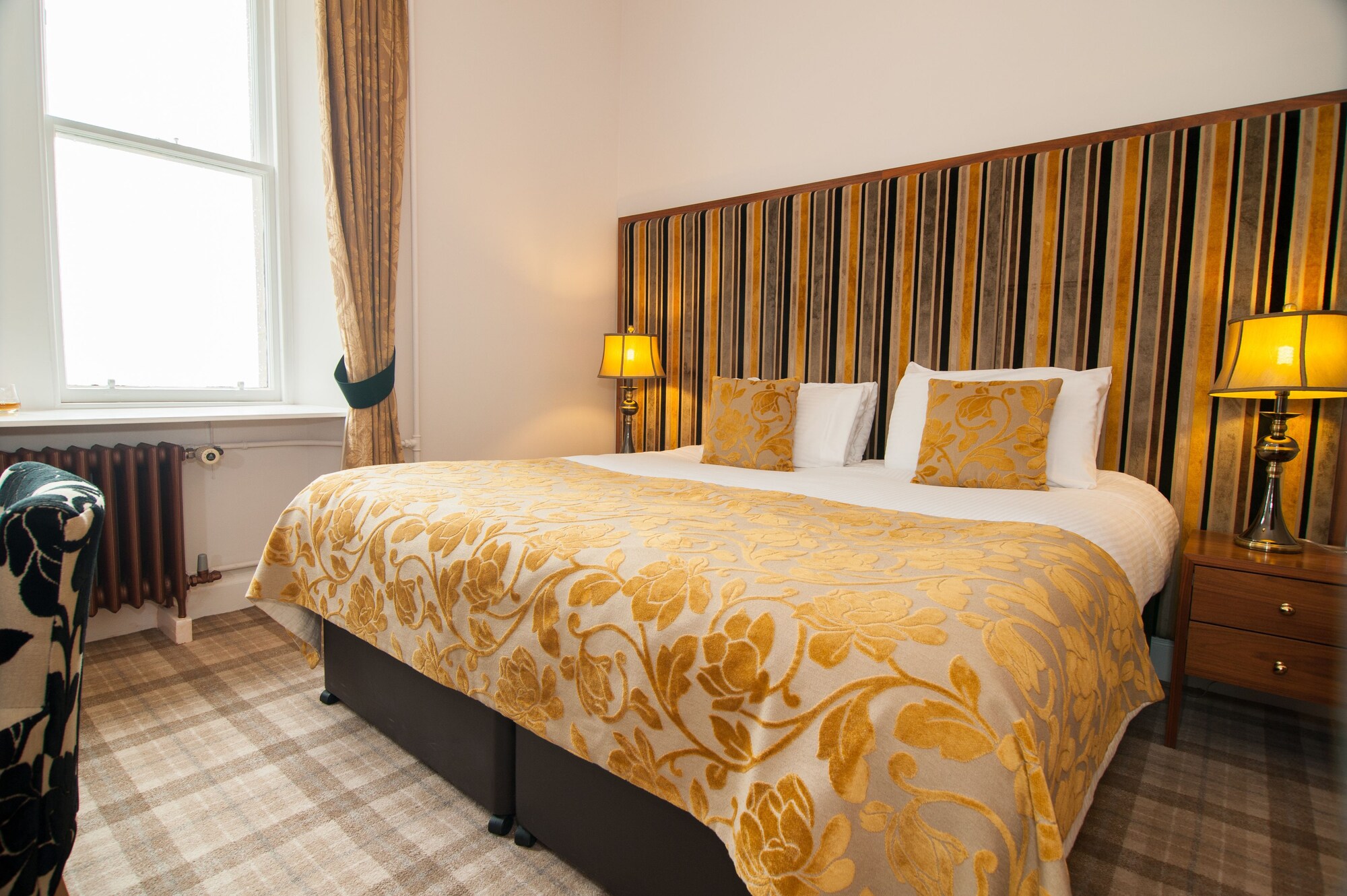 Connecting, George, Twin Beds, Sea View