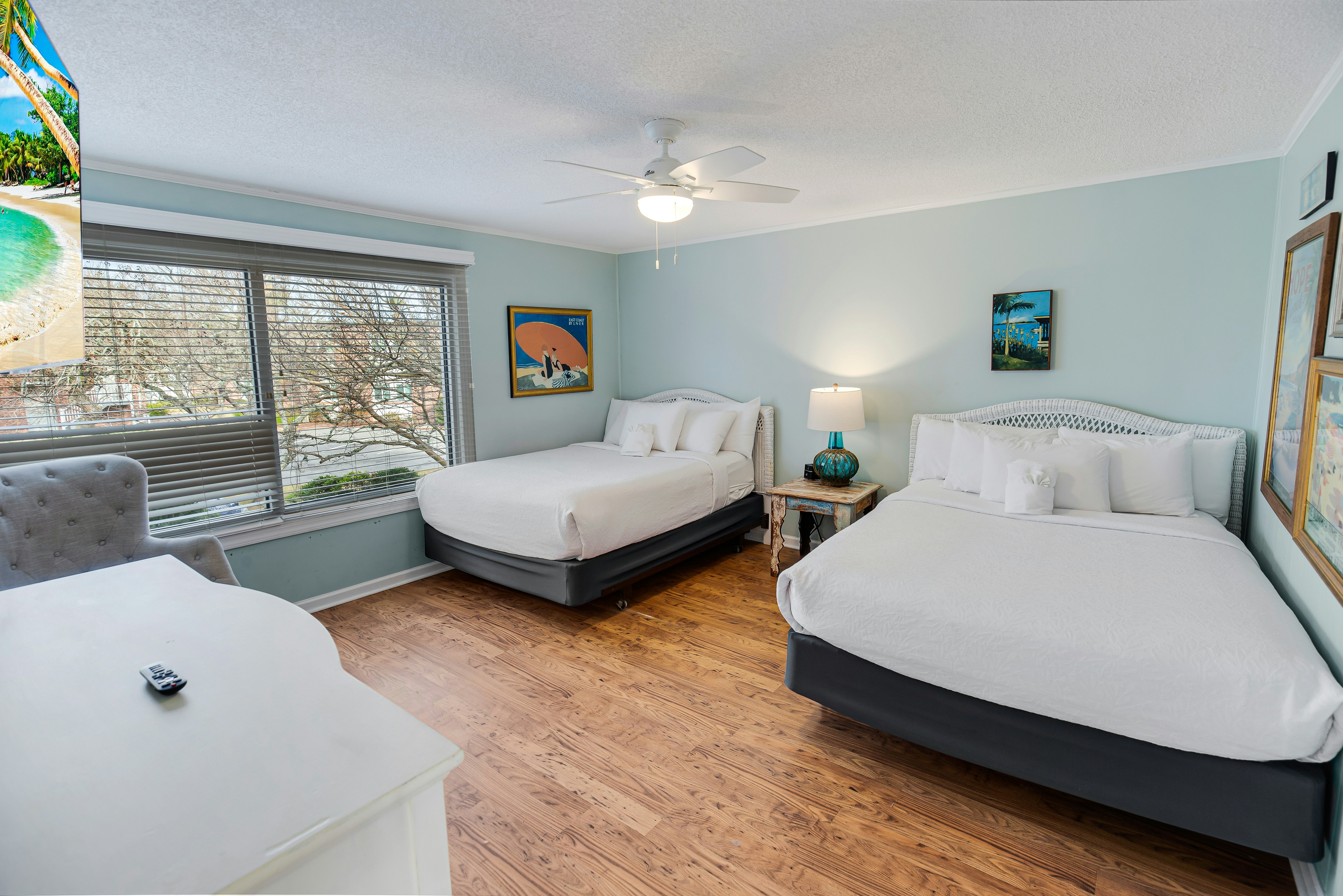 The Oceanfront Litchfield Inn 24/75