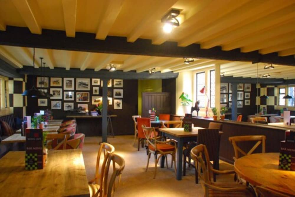 The Broadway Hotel 18/37