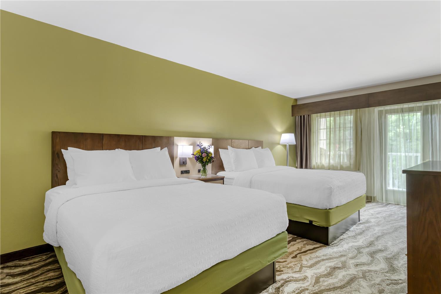Room, 2 Queen Beds, River View, Balcony or Patio