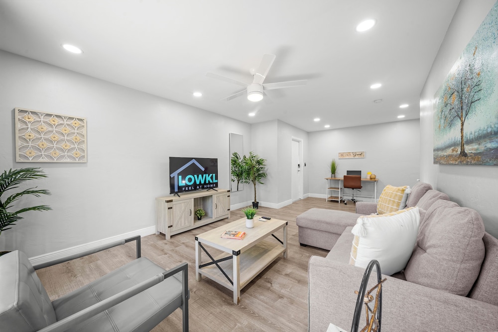 Bayview Regency Apartments By Lowkl 28/50