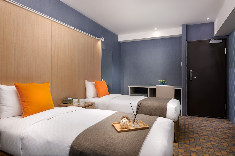 SUPERIOR, TWIN BEDS, NO WINDOW