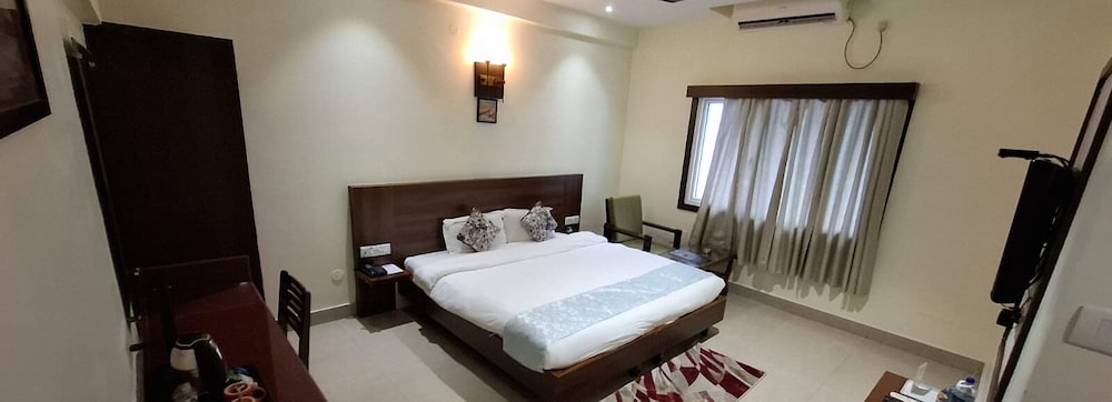 HOTEL RADHIKA REGENCY 12/50