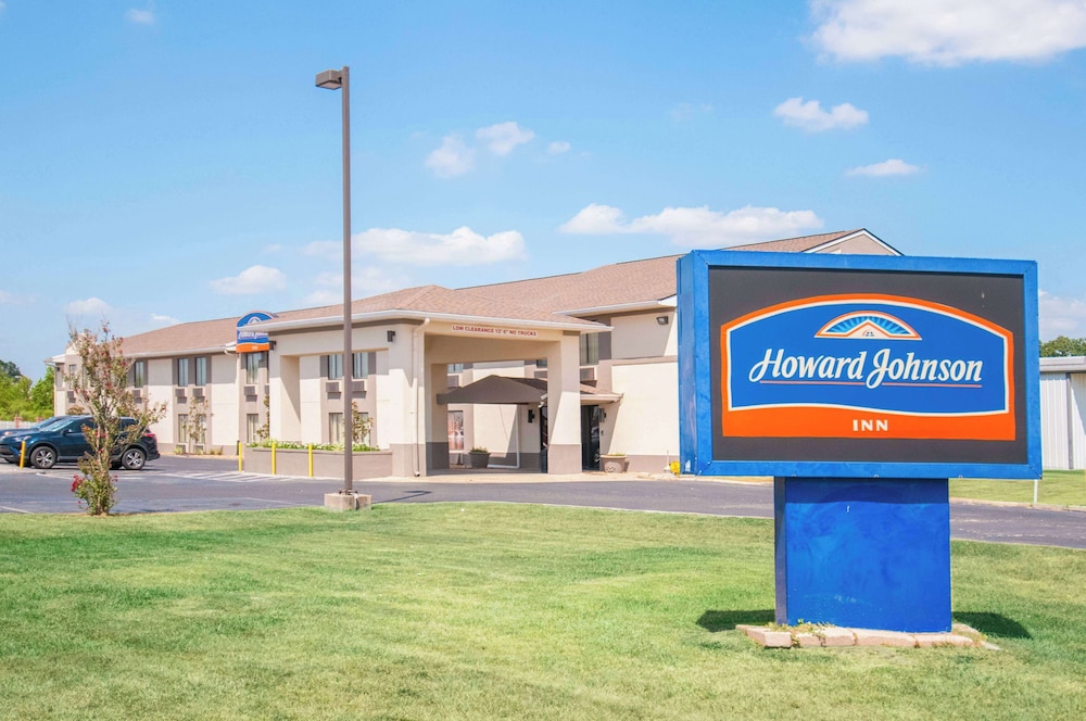 Howard Johnson by Wyndham Scott Lafayette 15/17