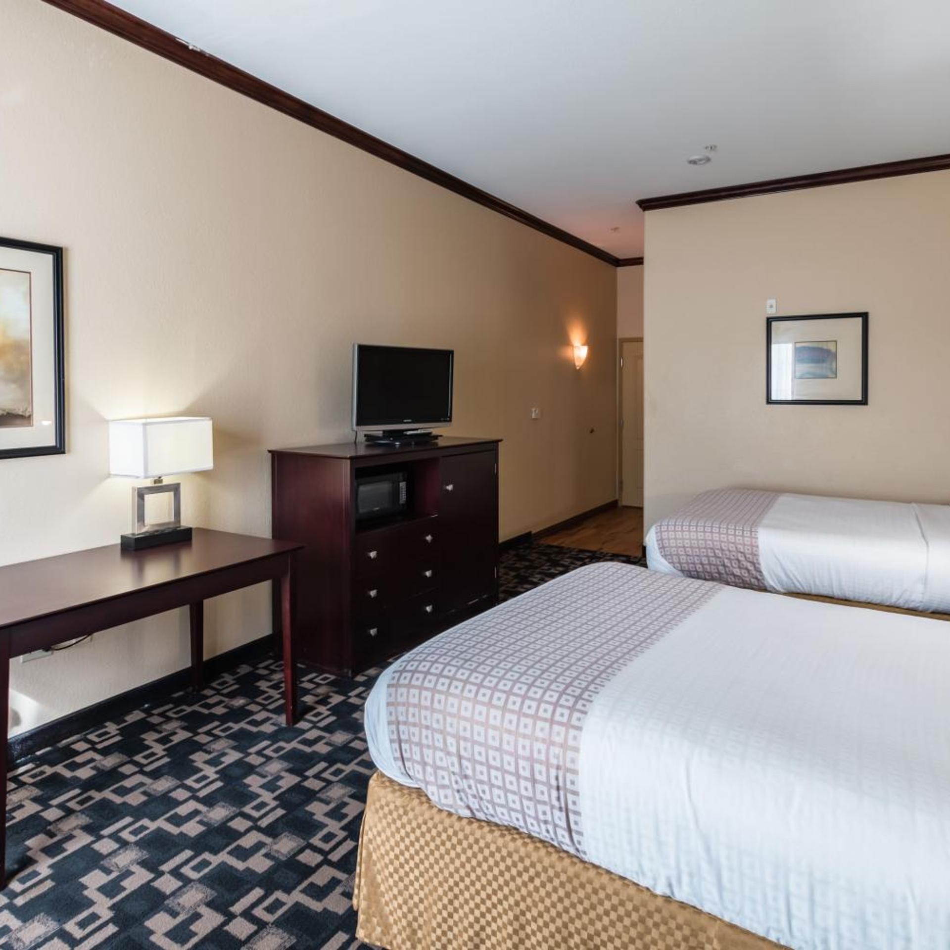2 Queen Beds Mobil Access Tub Nsmk Micfridg، Motel6 Joshua, TX 3/8