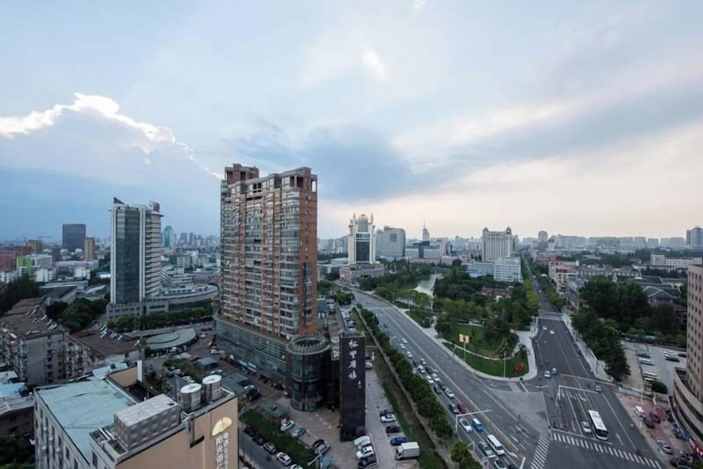 Mercure Nantong Downtown 60/65