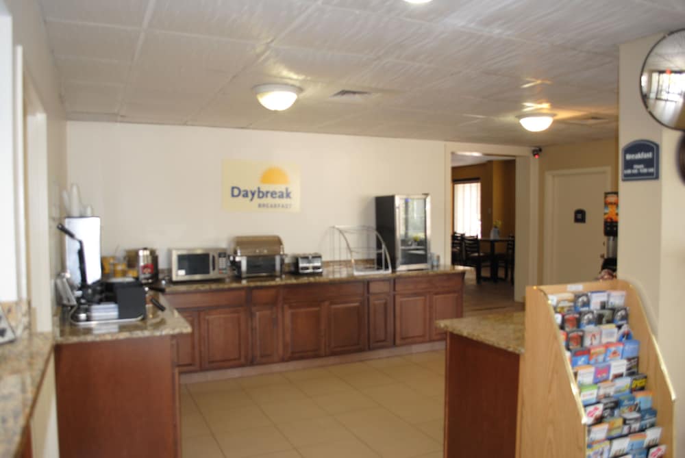 Days Inn By Wyndham Jacksonville Airport 13/31